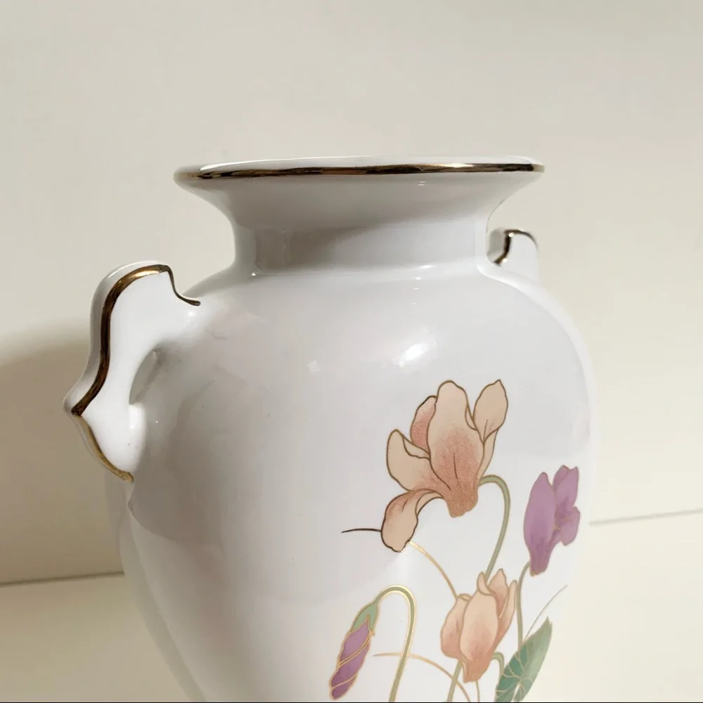 Vintage gold trim floral handle vase - Picture 14 of 17
